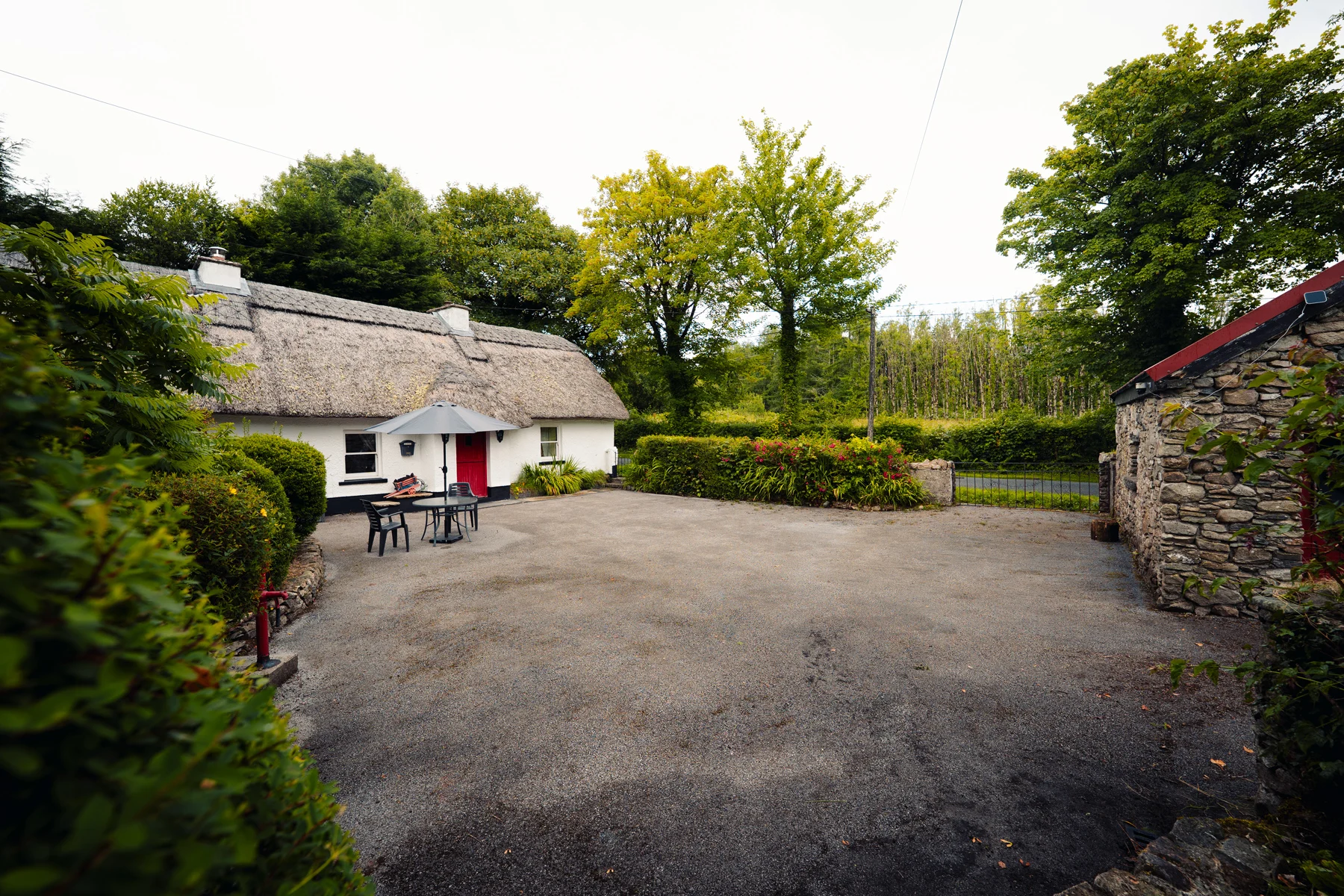 longford holidays thatch cottage